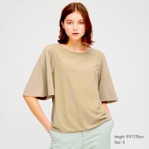 Uniqlo crepe jersey half sleeve T-shirt size Medium in beige